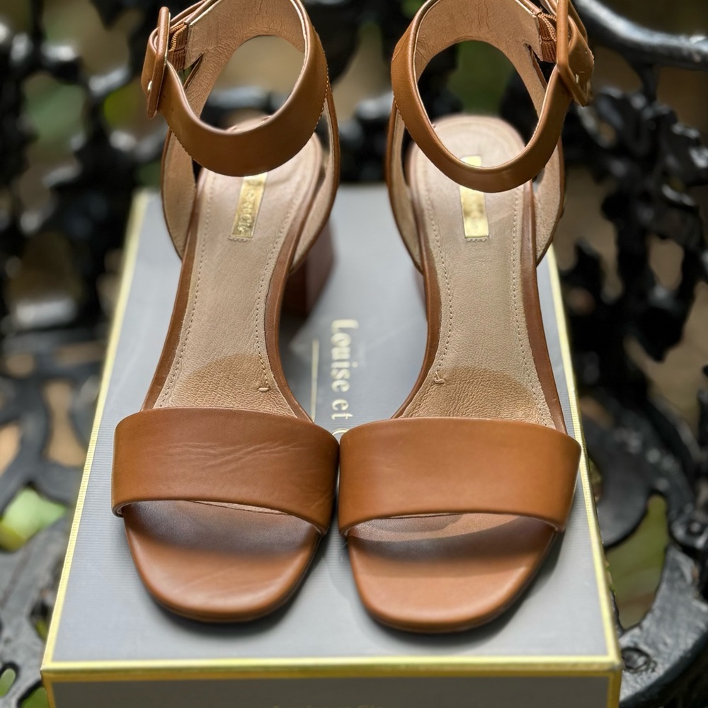 🦋Louise et Cie Women's Tan Sandals